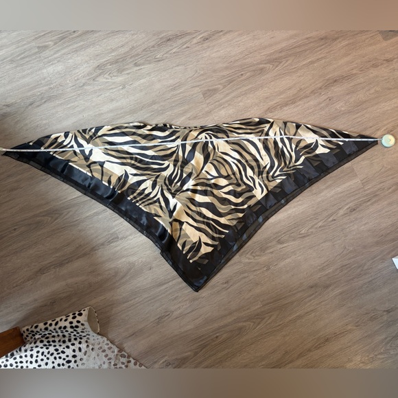 Zebra Print Poncho - Picture 7 of 10